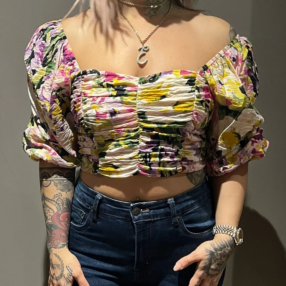 H&M pretty floral cropped blouse, size M - Picture 2 of 8